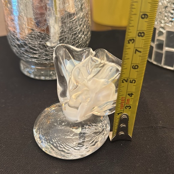 BUNDLE OF VASES AND PAPERWEIGHT - Picture 13 of 16